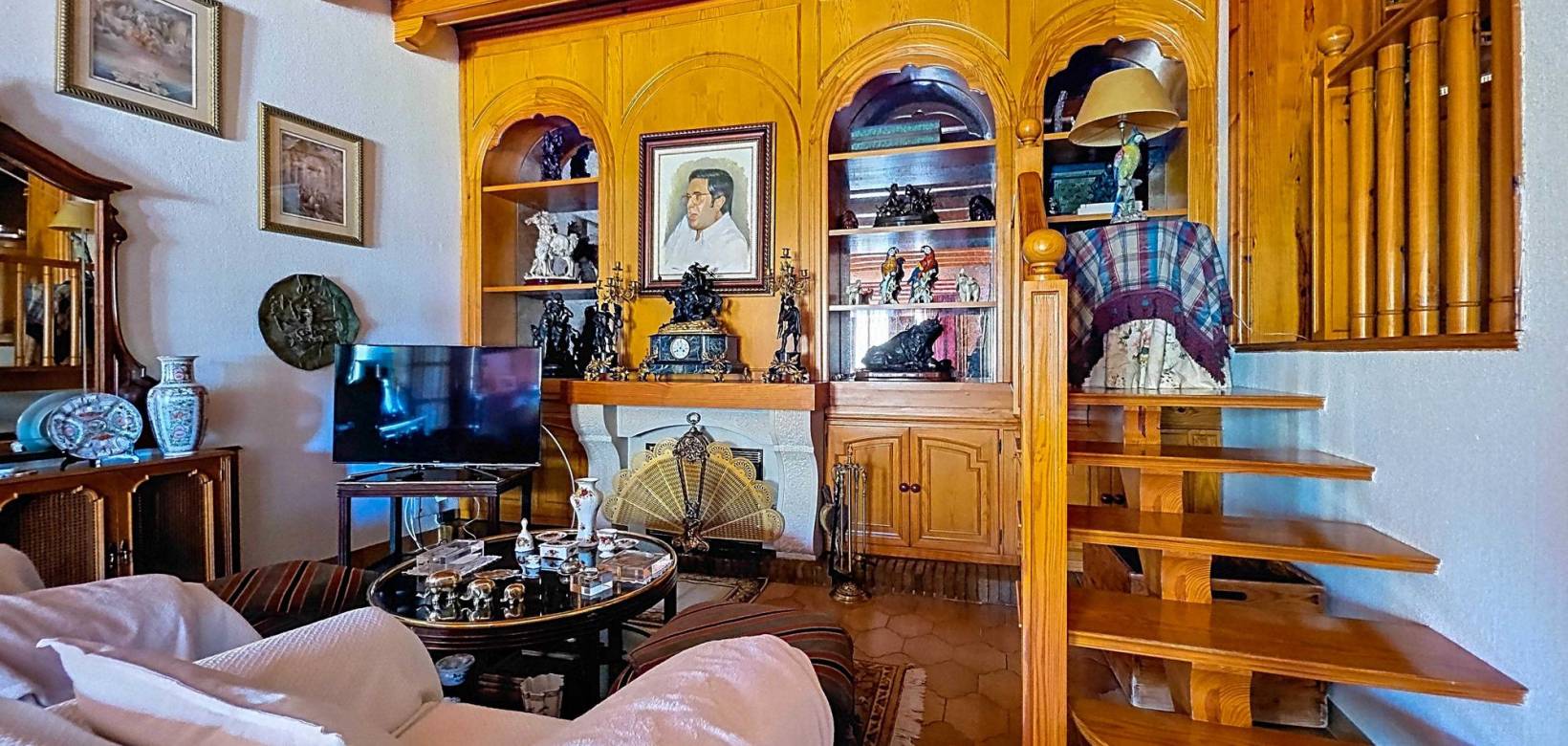 Resale - Villa - Elda