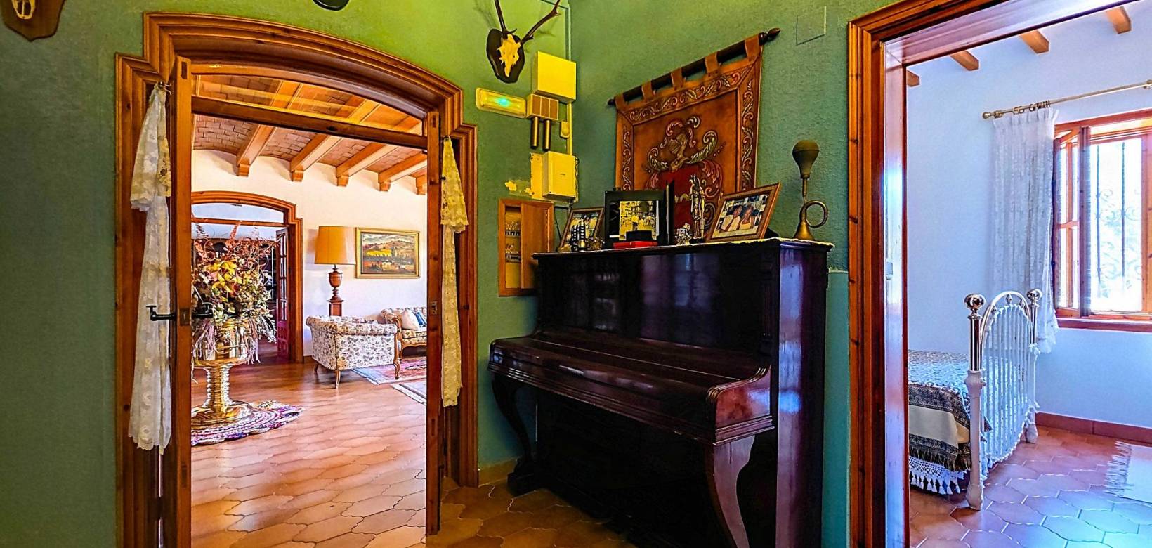 Resale - Villa - Elda