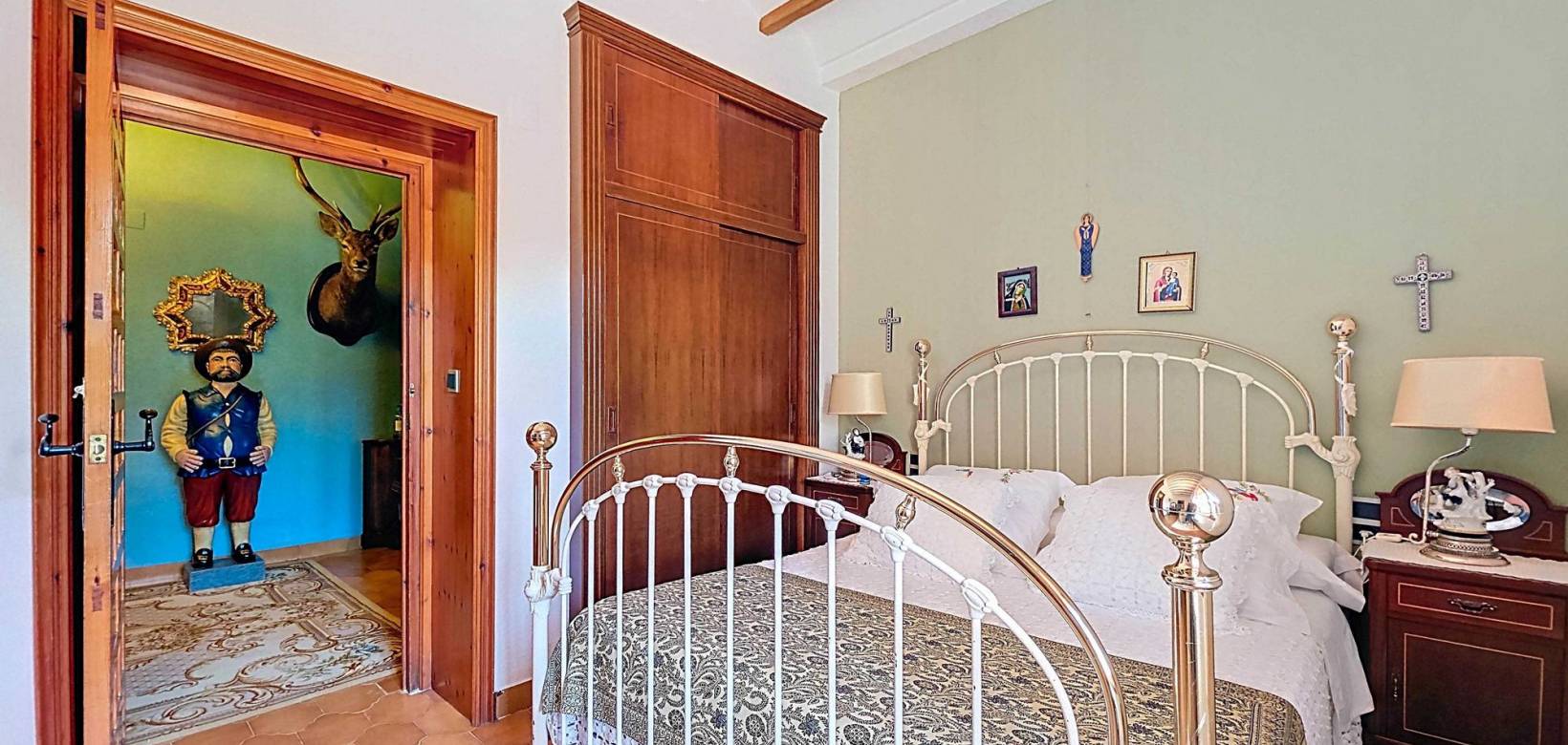 Resale - Villa - Elda