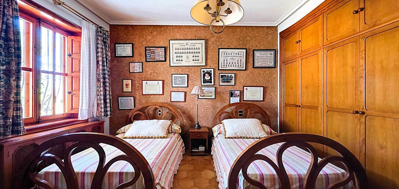 Resale - Villa - Elda