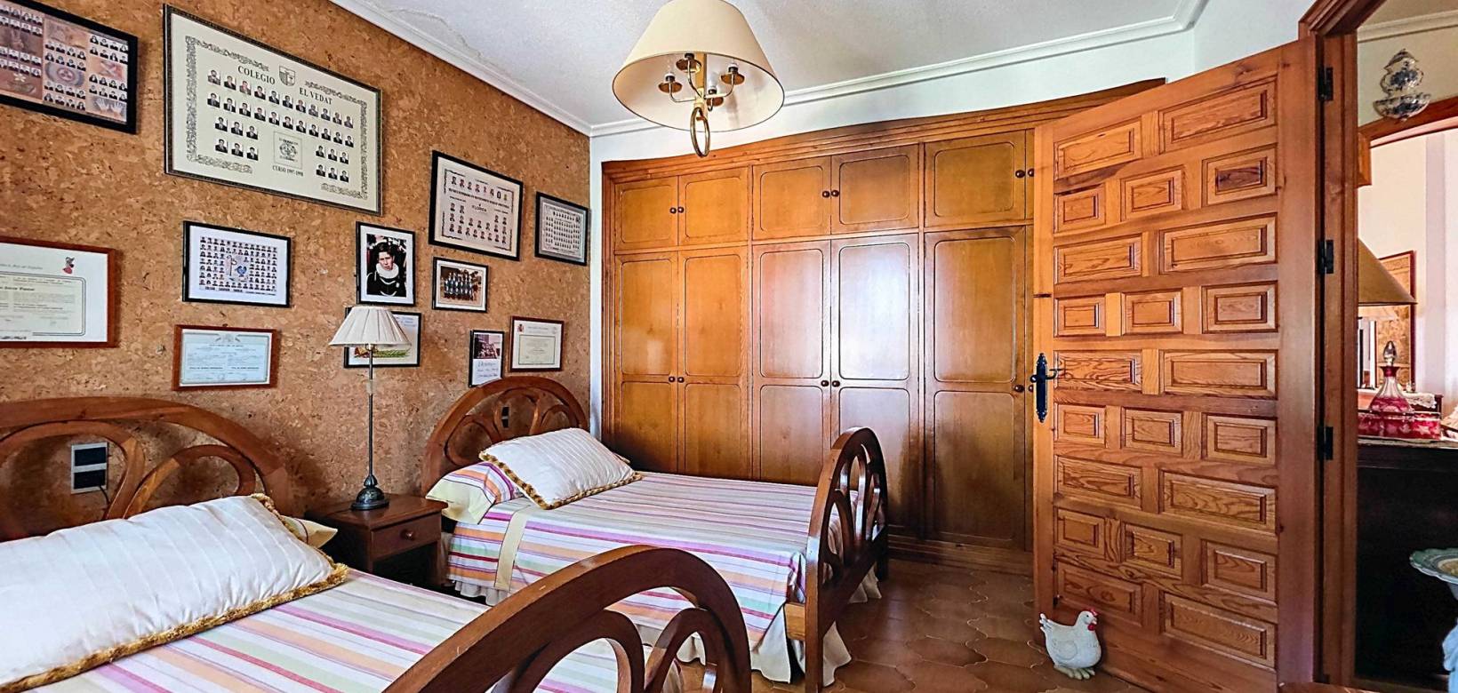 Resale - Villa - Elda