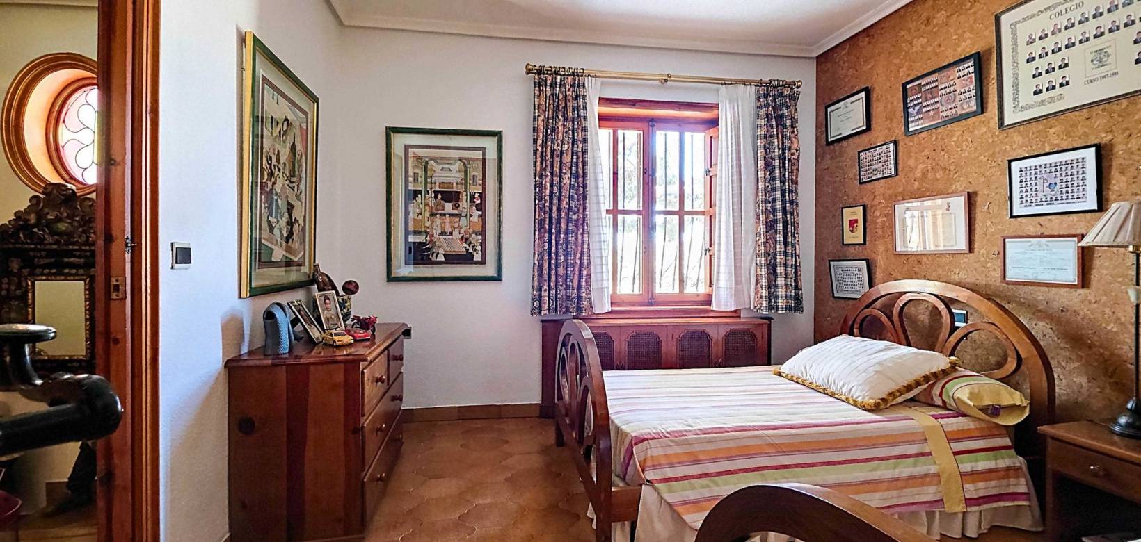 Resale - Villa - Elda