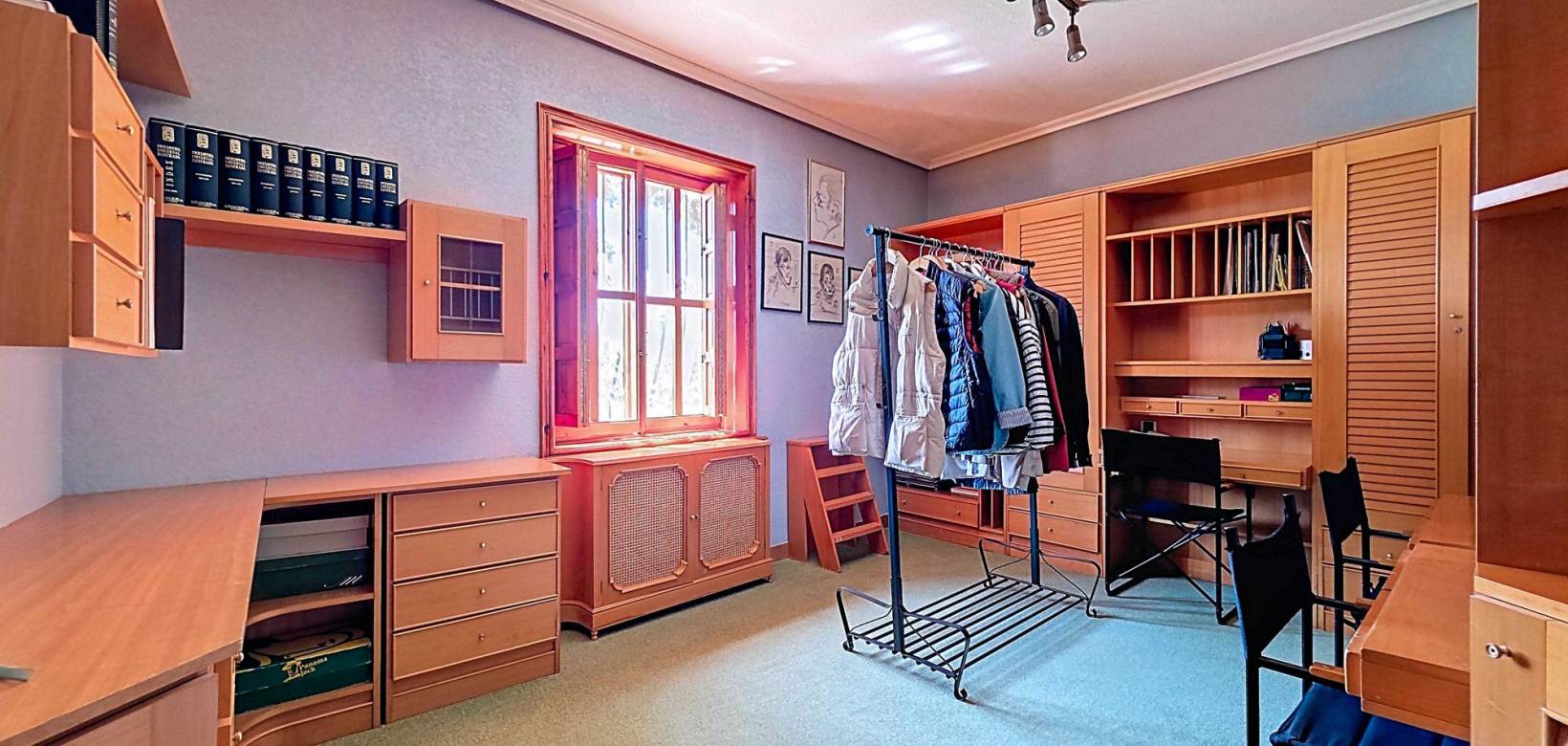 Resale - Villa - Elda