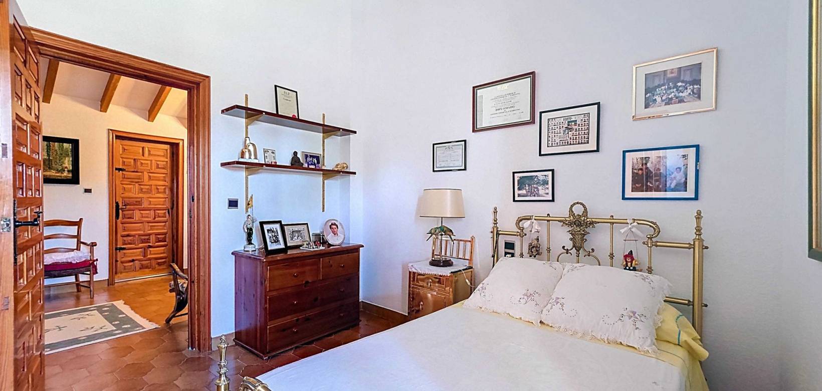 Resale - Villa - Elda