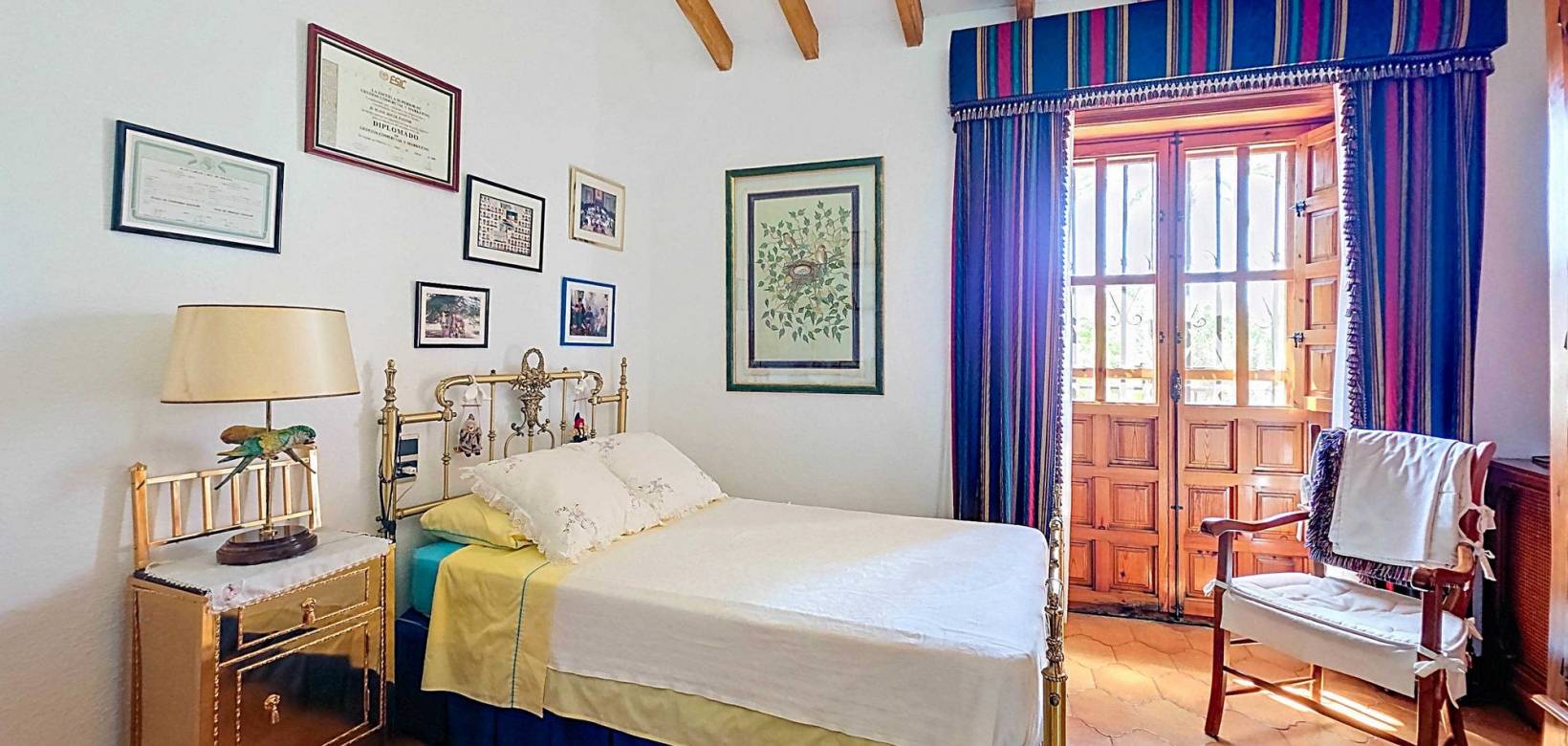 Resale - Villa - Elda