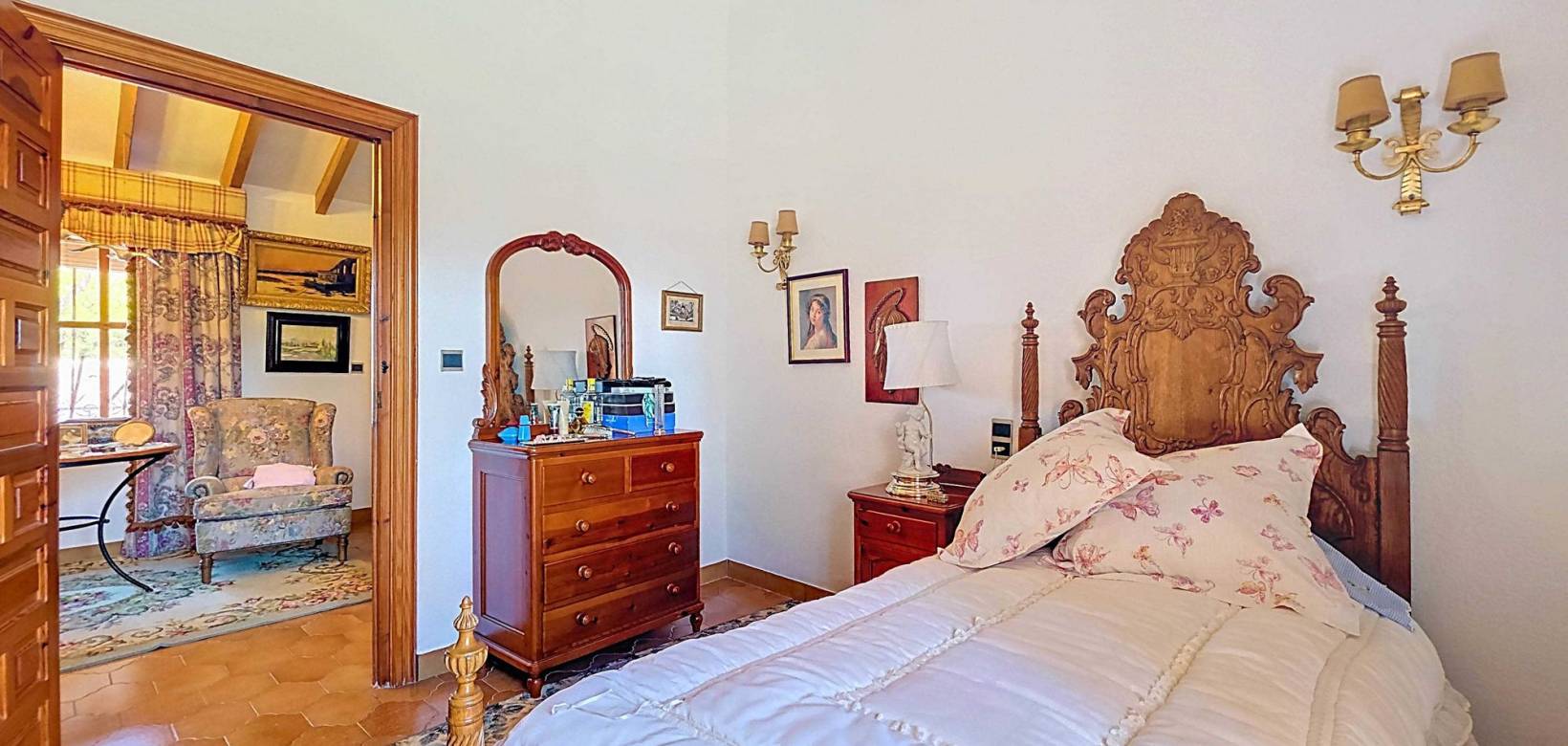 Resale - Villa - Elda