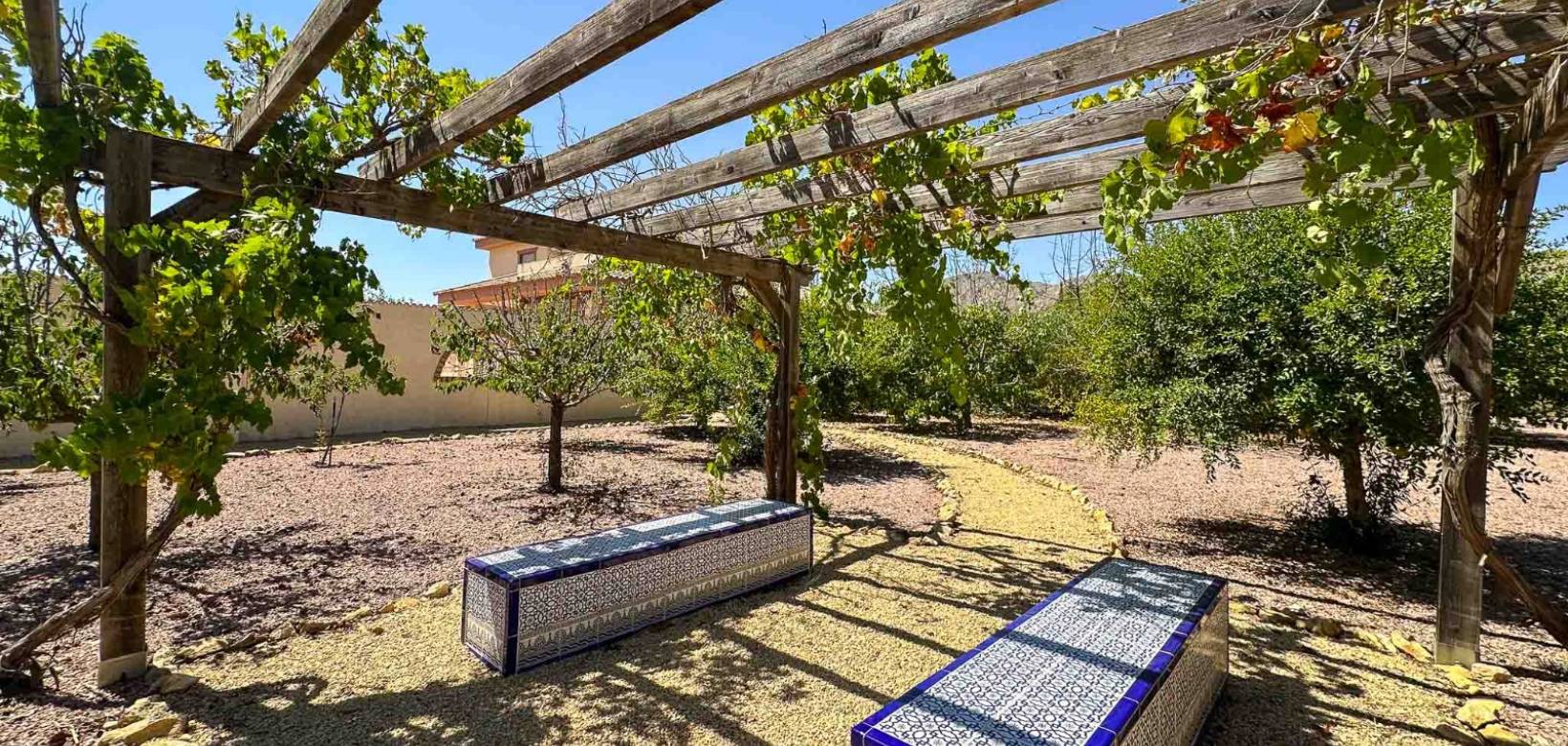 Resale - Villa - Hondón de las Nieves