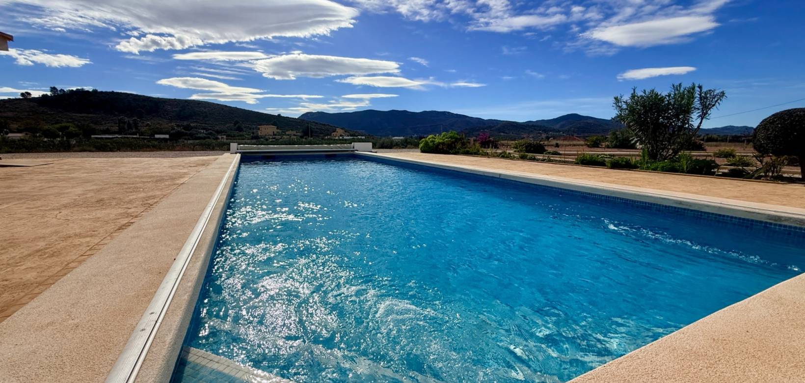 Resale - Villa - Hondón de las Nieves