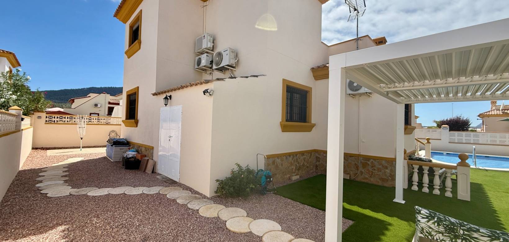 Resale - Villa - Hondón de las Nieves