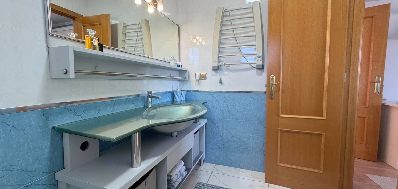 Resale - Villa - Hondón de las Nieves