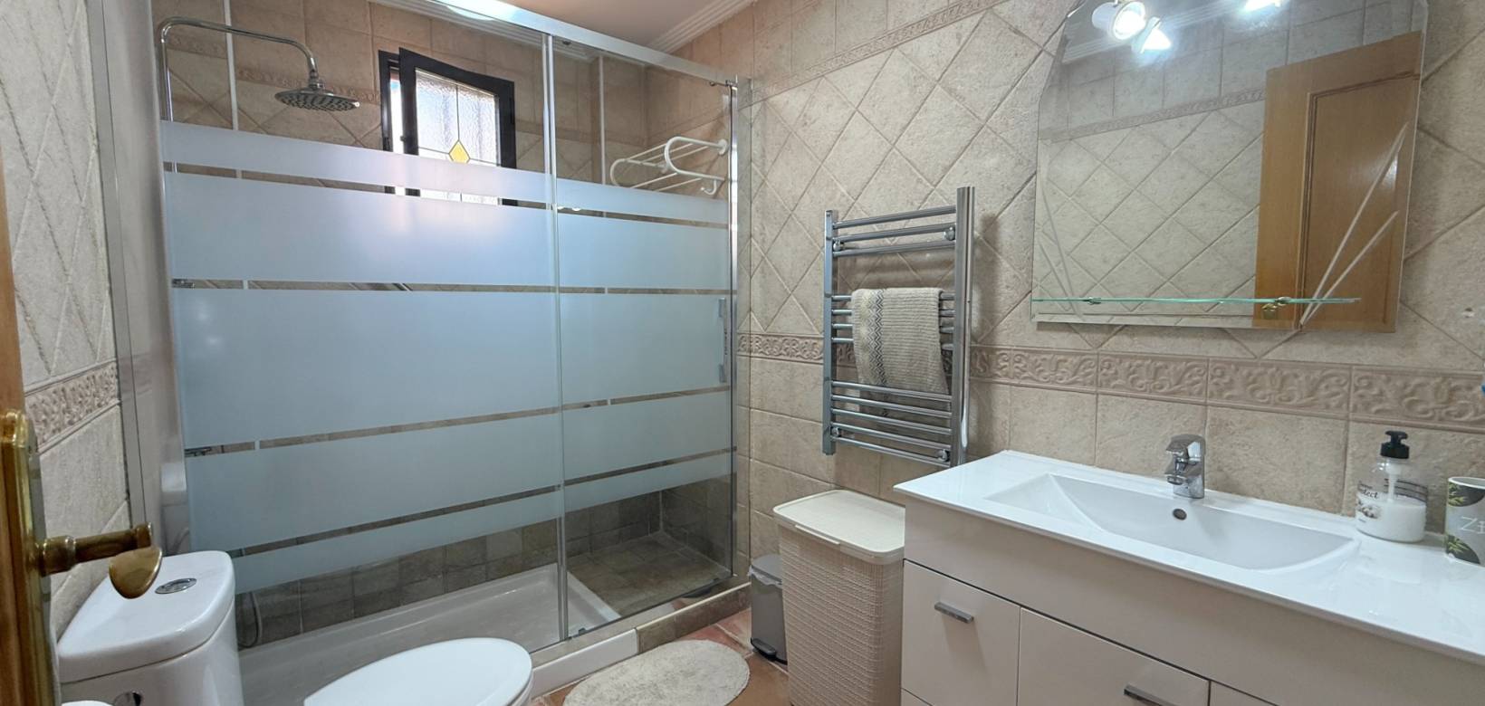 Resale - Villa - Hondón de las Nieves