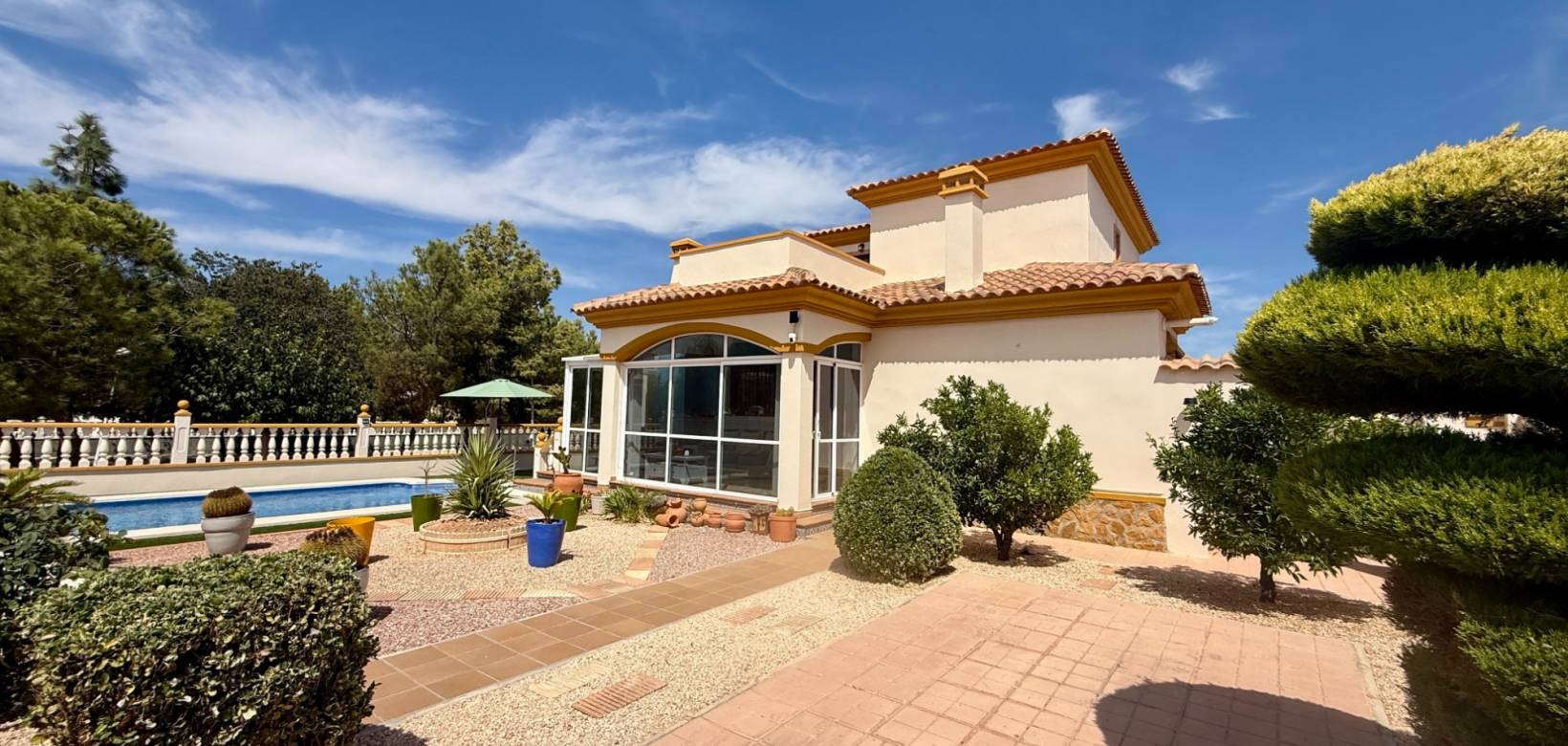 Resale - Villa - Hondón de las Nieves