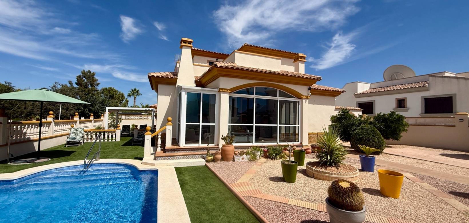 Resale - Villa - Hondón de las Nieves