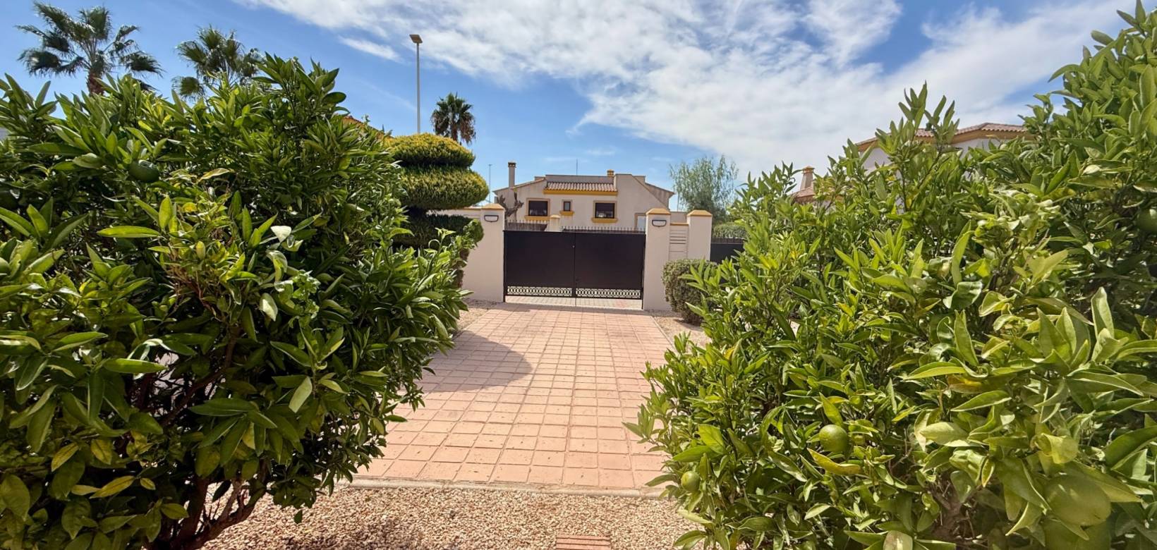 Resale - Villa - Hondón de las Nieves