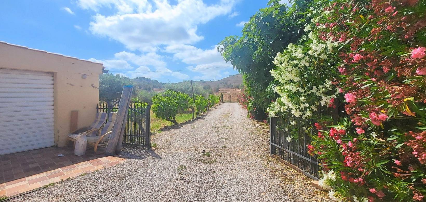 Resale - Villa - Hondón de las Nieves