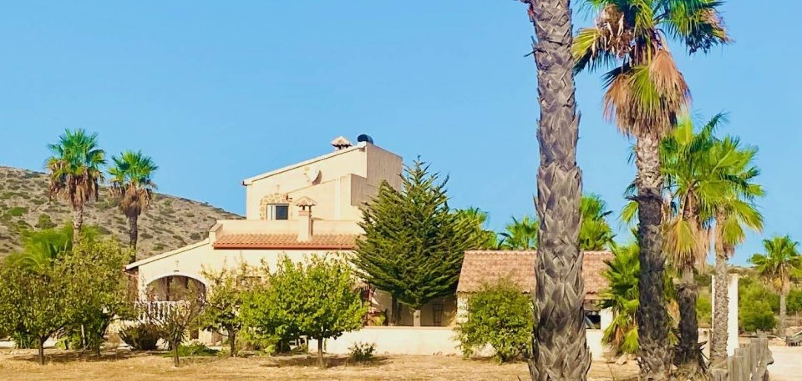 Resale - Villa - Hondón de las Nieves