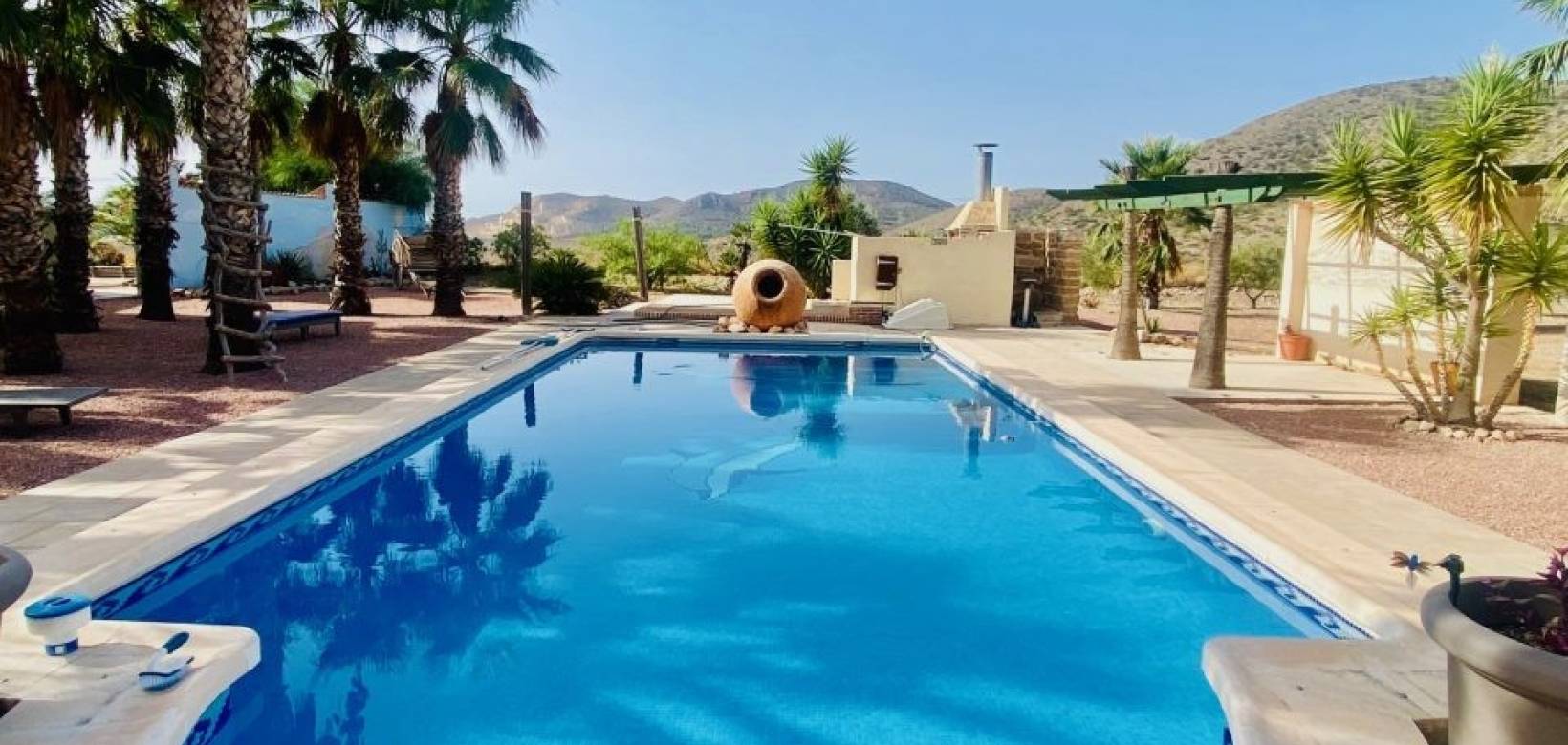 Resale - Villa - Hondón de las Nieves