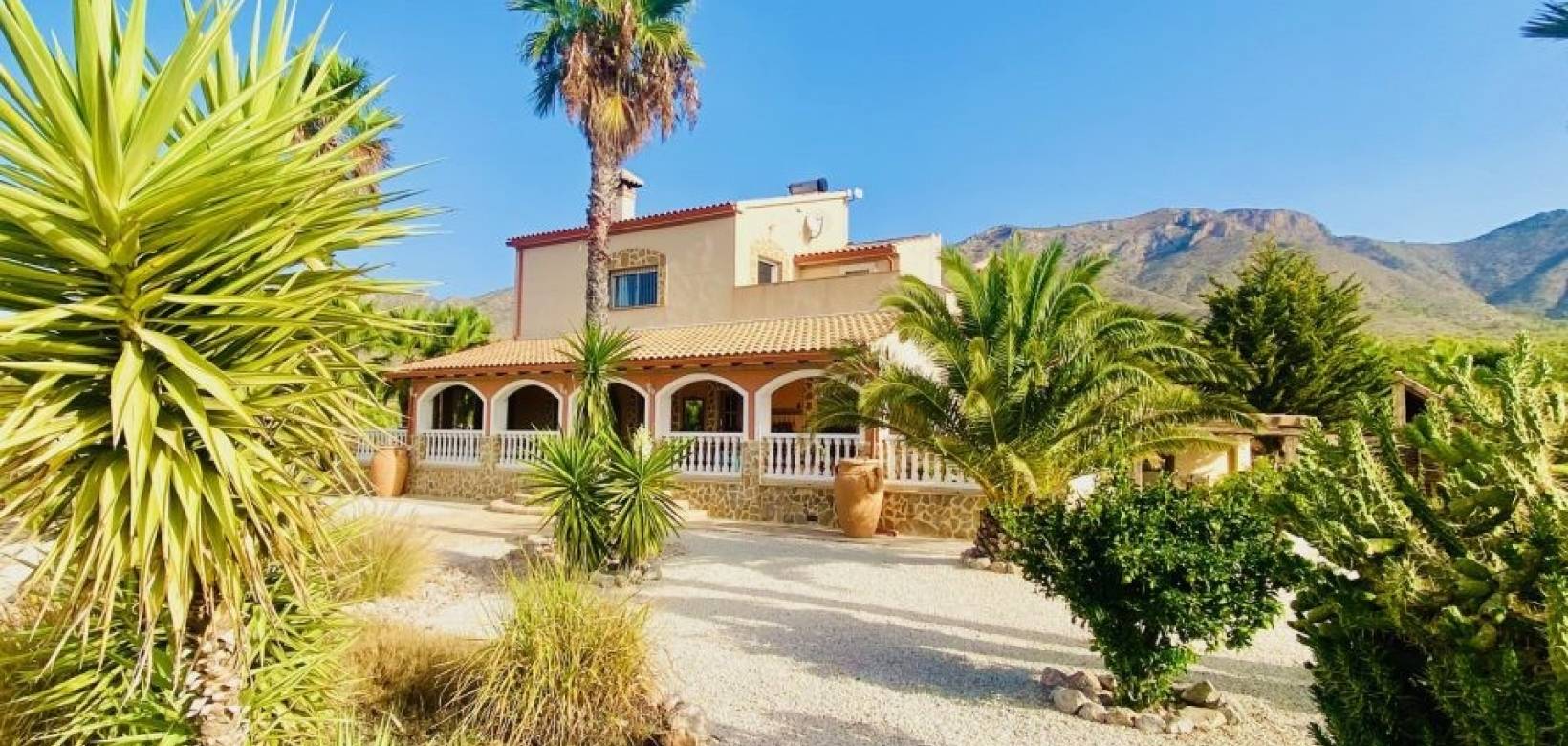Resale - Villa - Hondón de las Nieves
