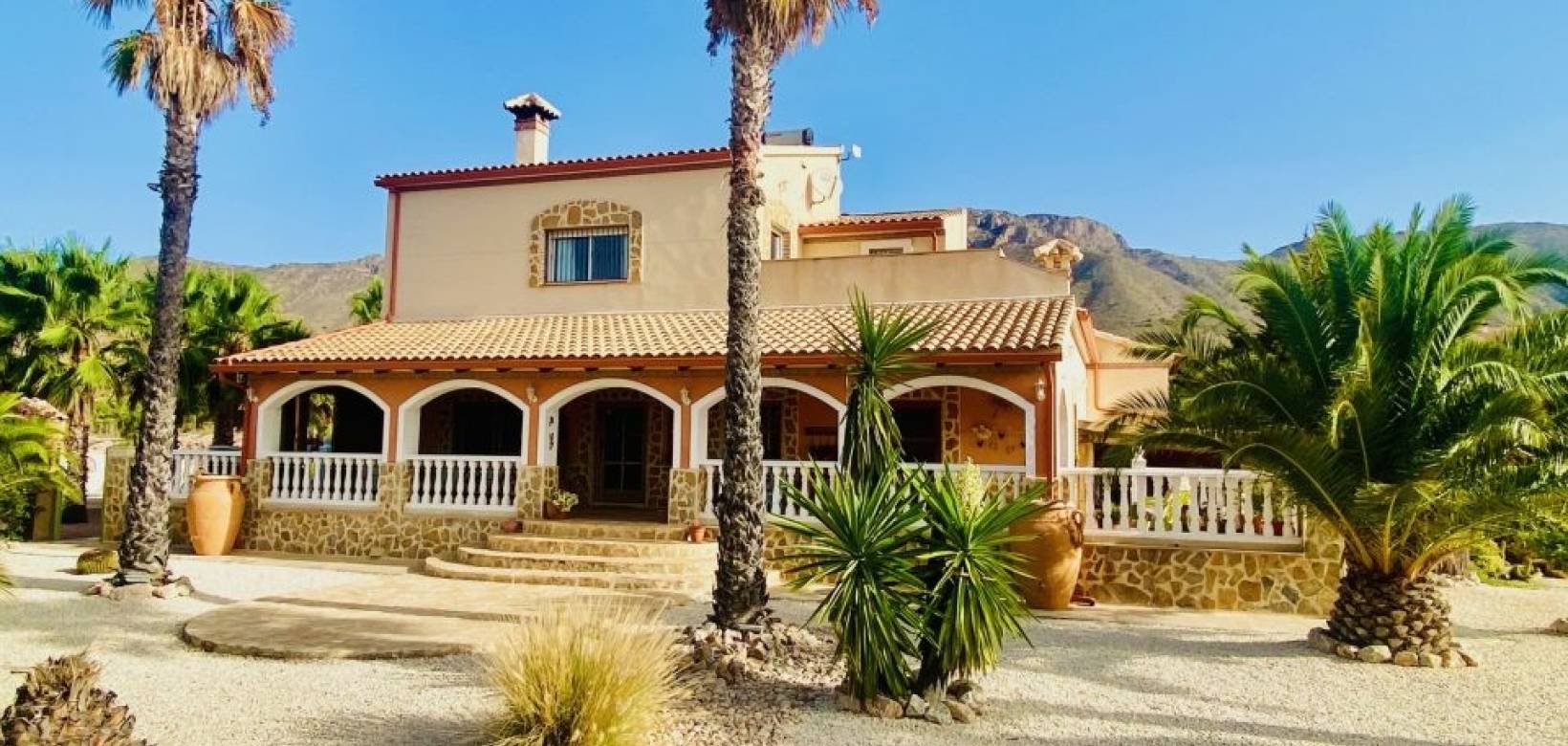 Resale - Villa - Hondón de las Nieves