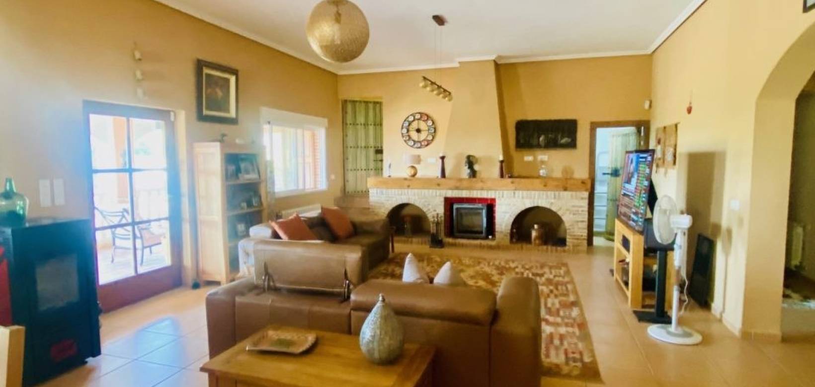 Resale - Villa - Hondón de las Nieves