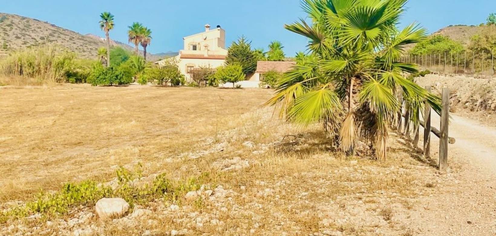 Resale - Villa - Hondón de las Nieves