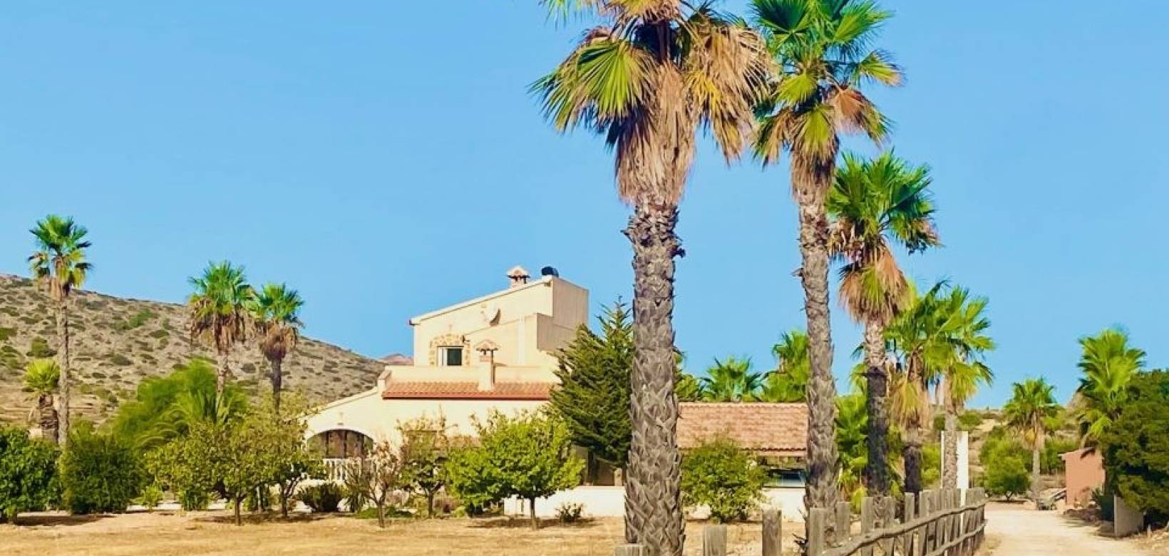 Resale - Villa - Hondón de las Nieves