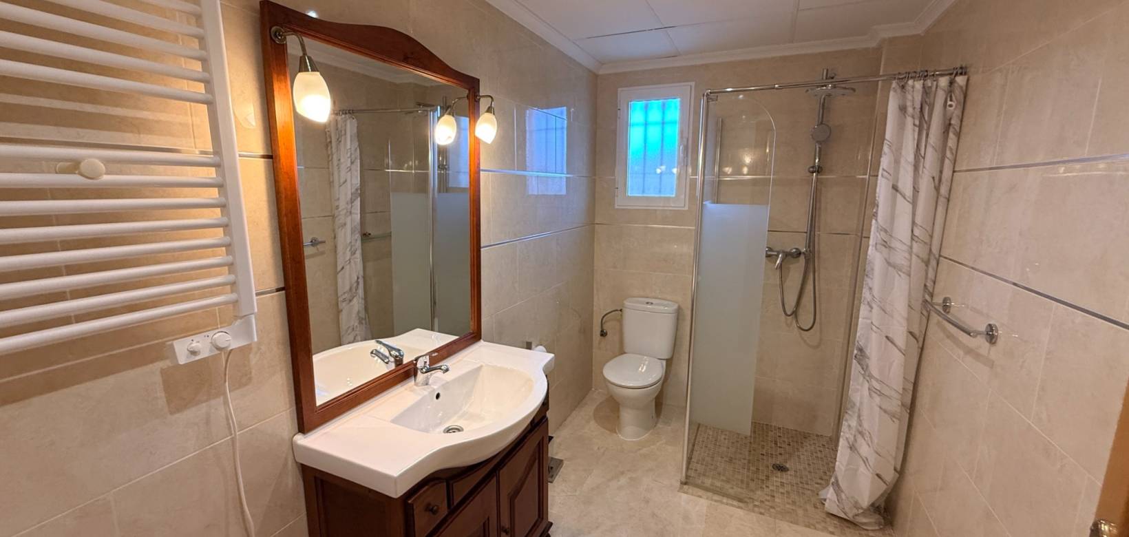 Resale - Villa - Hondón de las Nieves