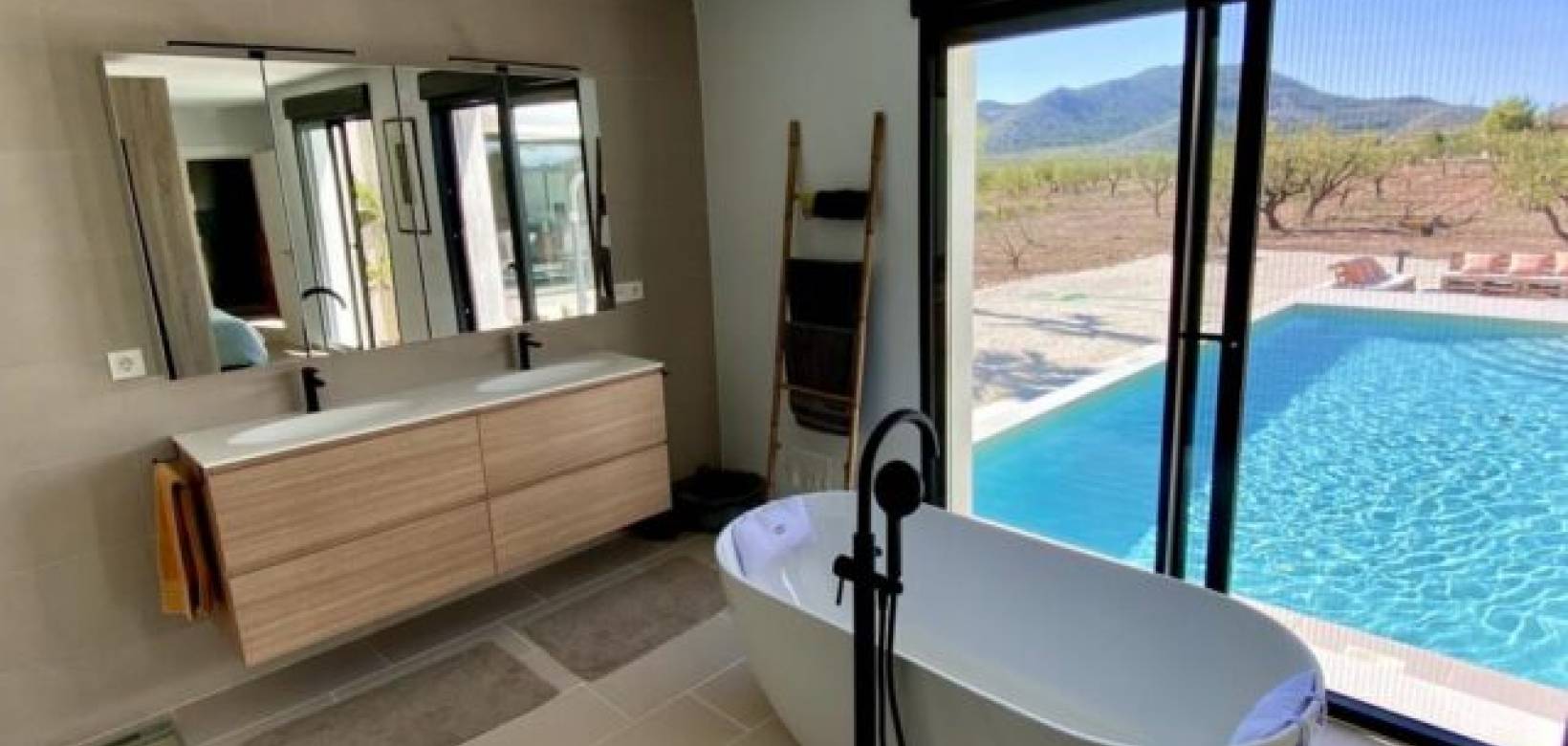 Resale - Villa - Hondón de las Nieves