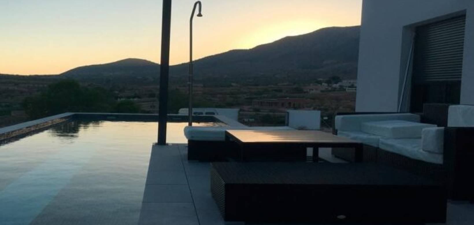 Resale - Villa - Hondón de las Nieves