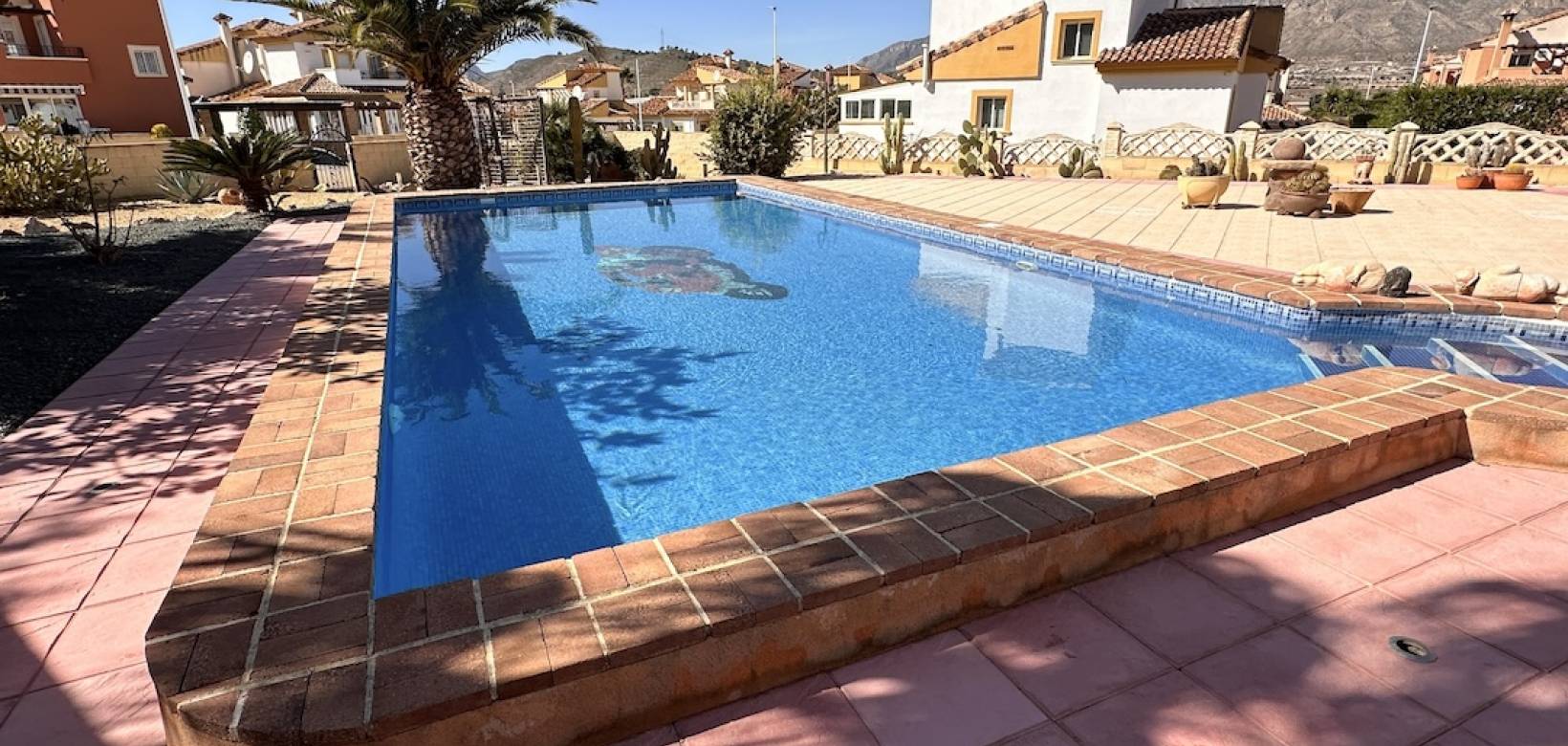 Resale - Villa - Hondón de las Nieves