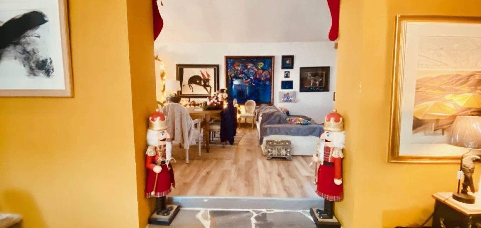 Resale - Villa - La Romana