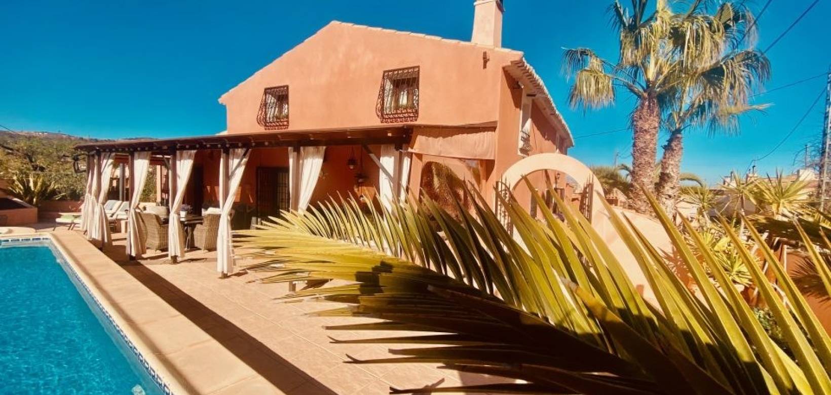 Resale - Villa - La Romana