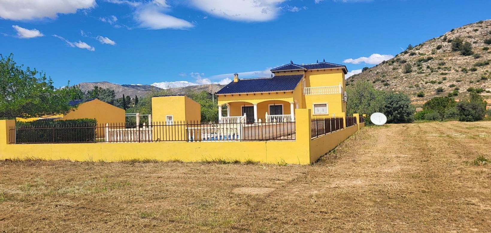 Resale - Villa - La Romana