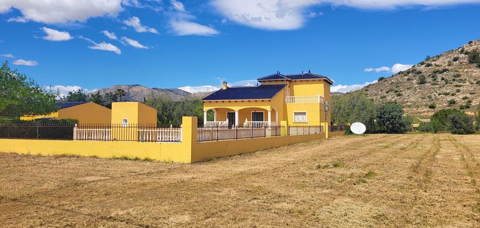 Resale - Villa - La Romana