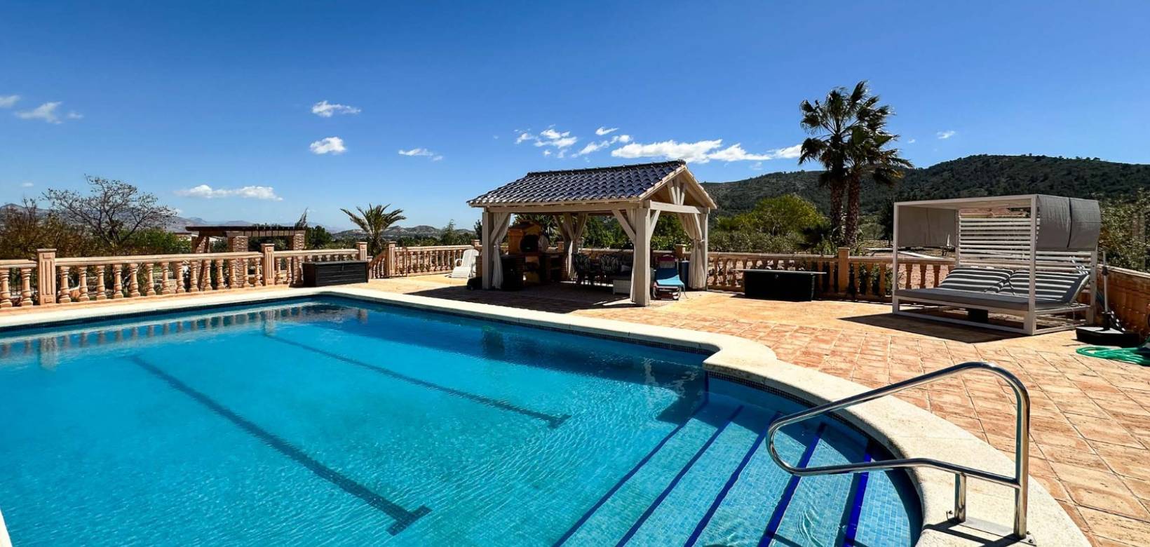 Resale - Villa - La Romana