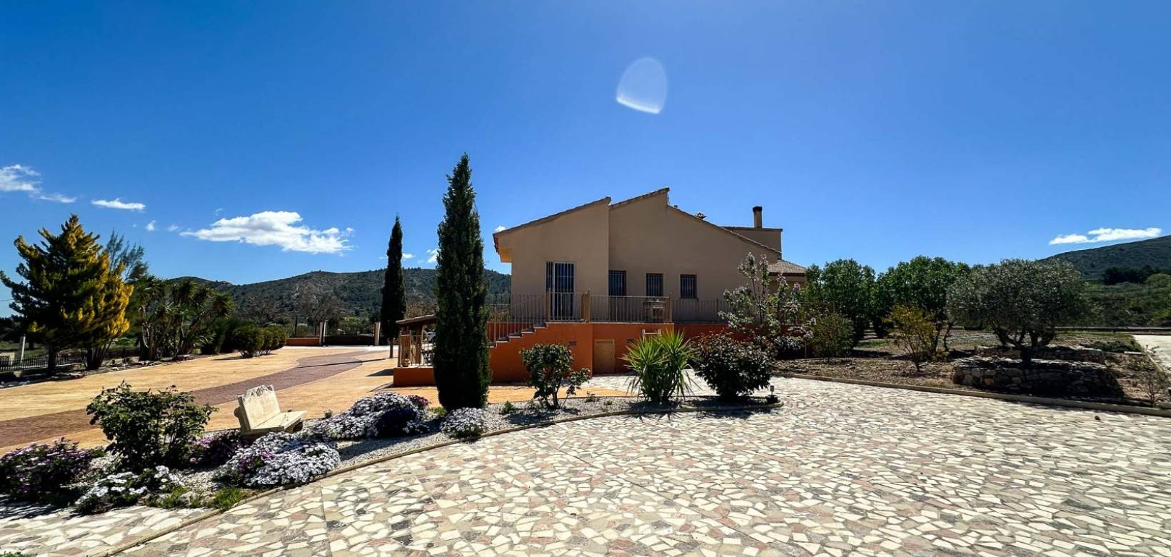 Resale - Villa - La Romana