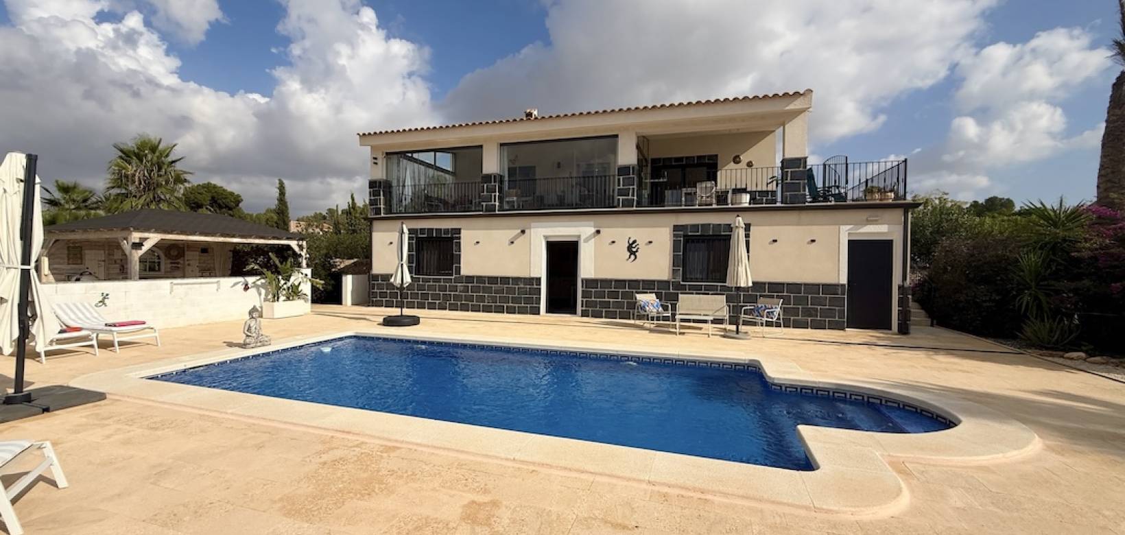 Resale - Villa - La Romana