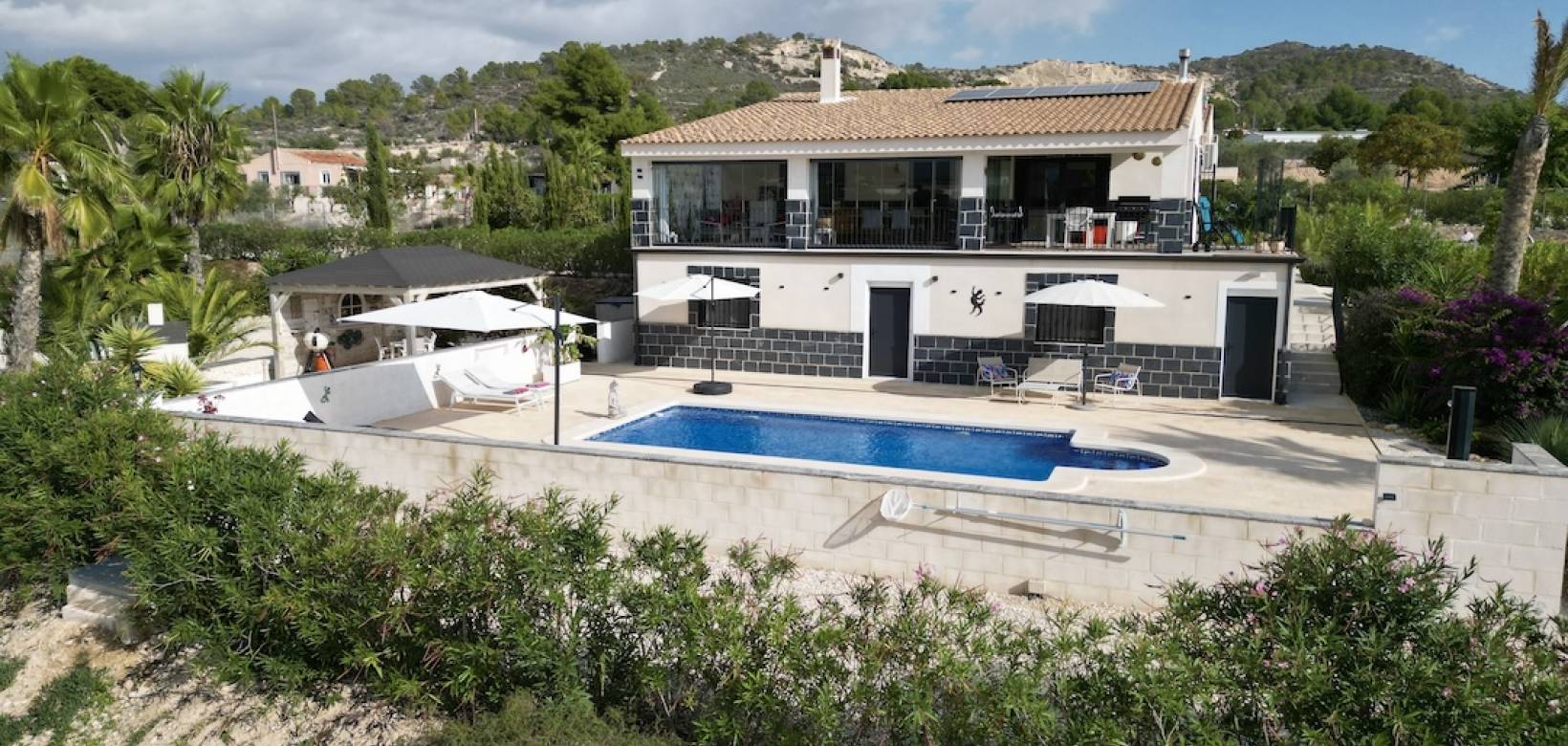 Resale - Villa - La Romana