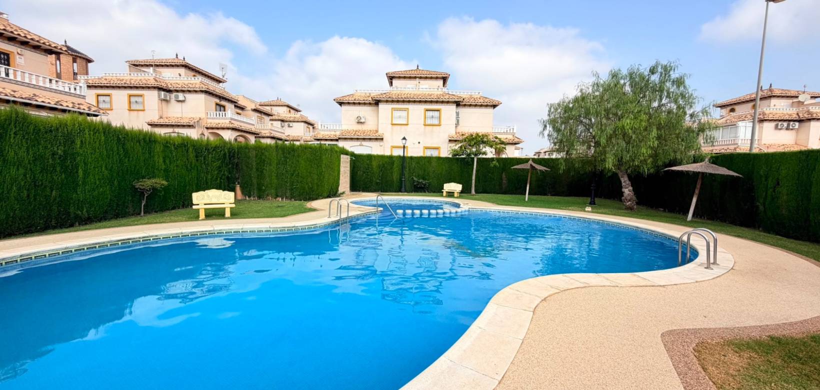 Resale - Villa - Lomas de Cabo Roig - Orihuela Costa