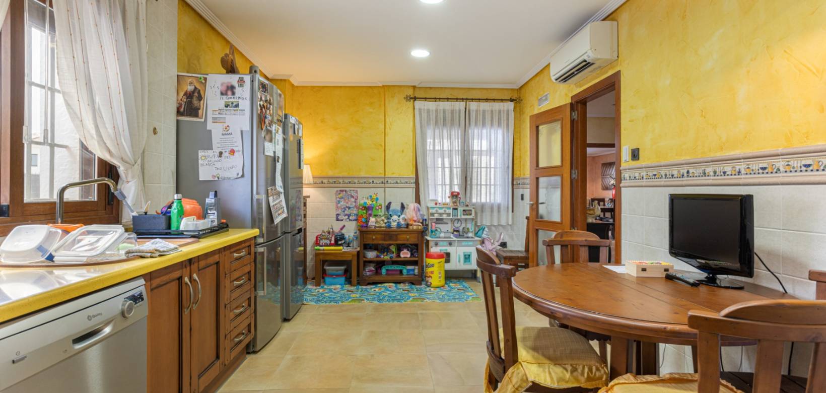 Resale - Villa - Los Montesinos - La Herrada
