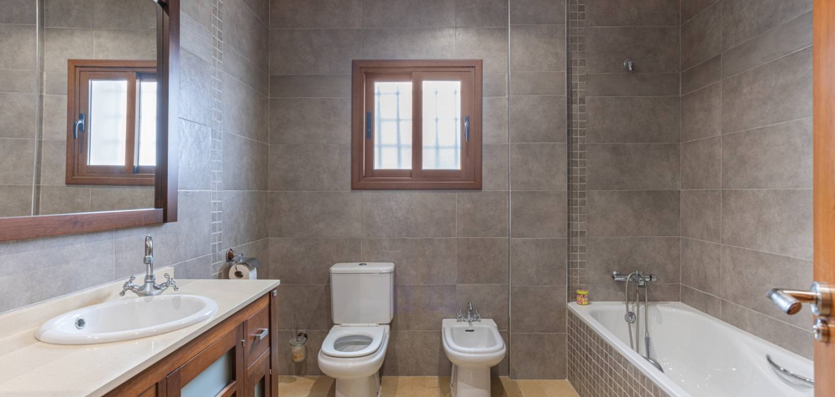 Resale - Villa - Los Montesinos - La Herrada