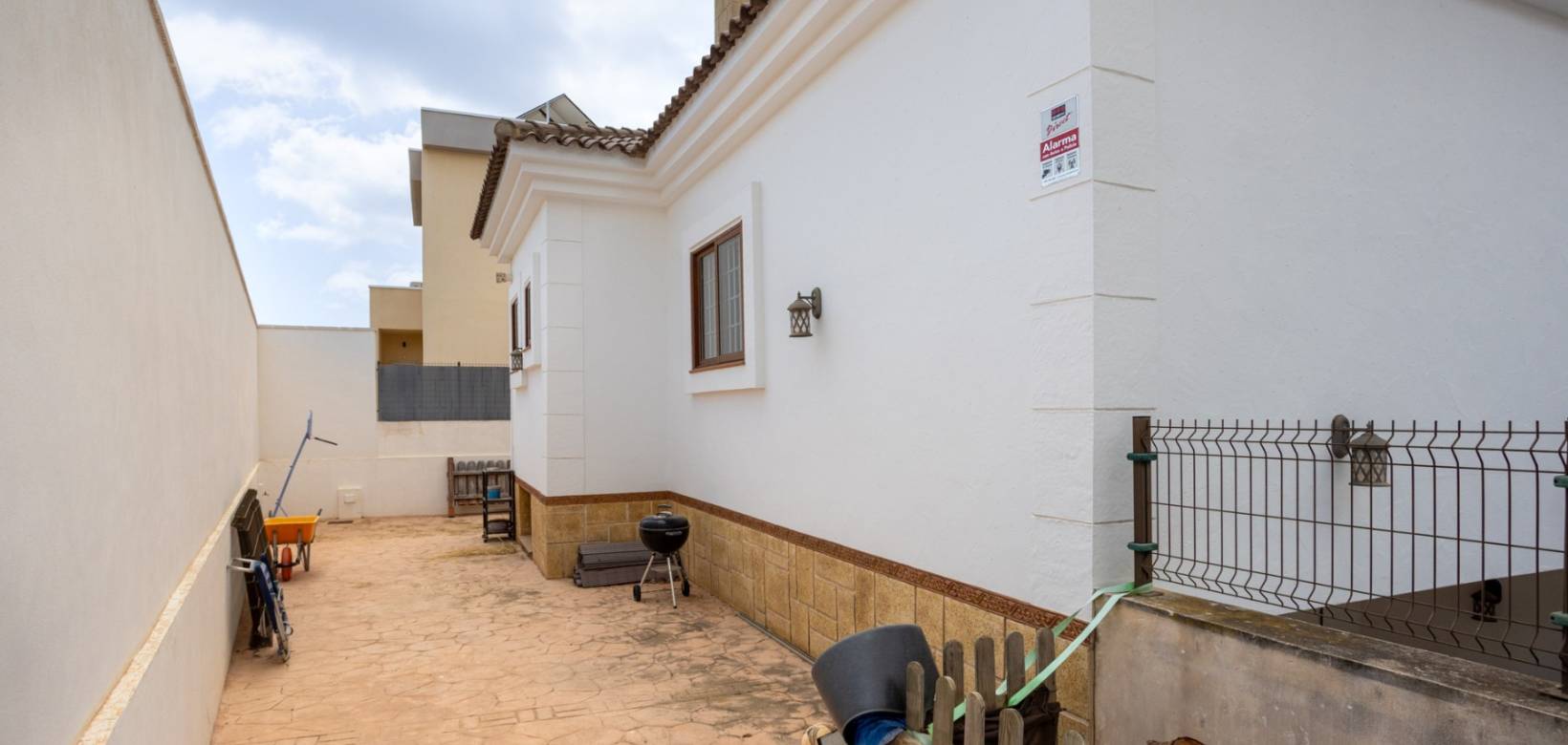 Resale - Villa - Los Montesinos - La Herrada