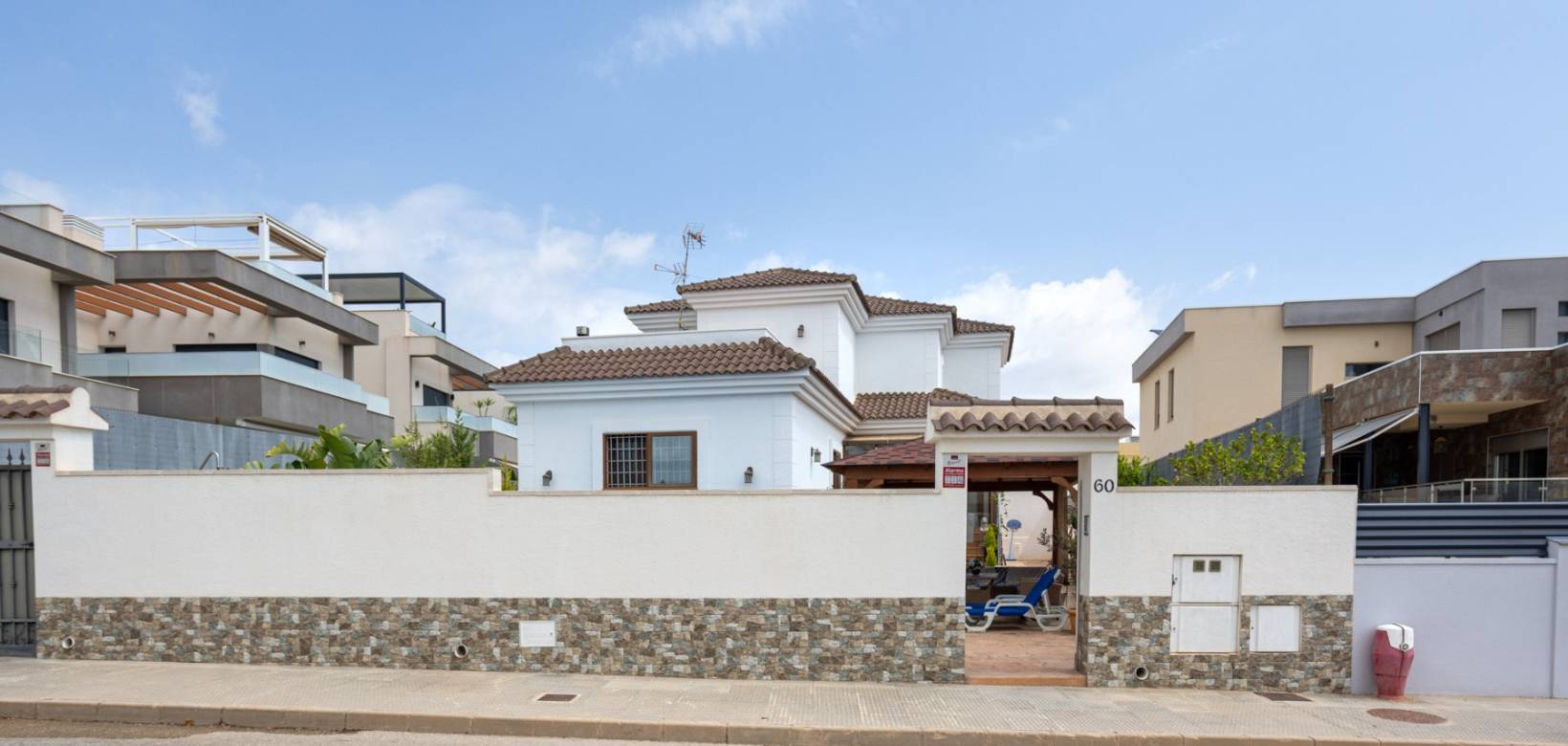 Resale - Villa - Los Montesinos - La Herrada