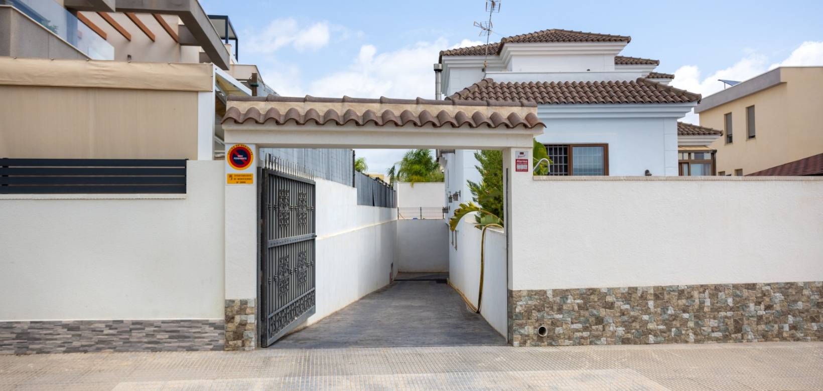 Resale - Villa - Los Montesinos - La Herrada