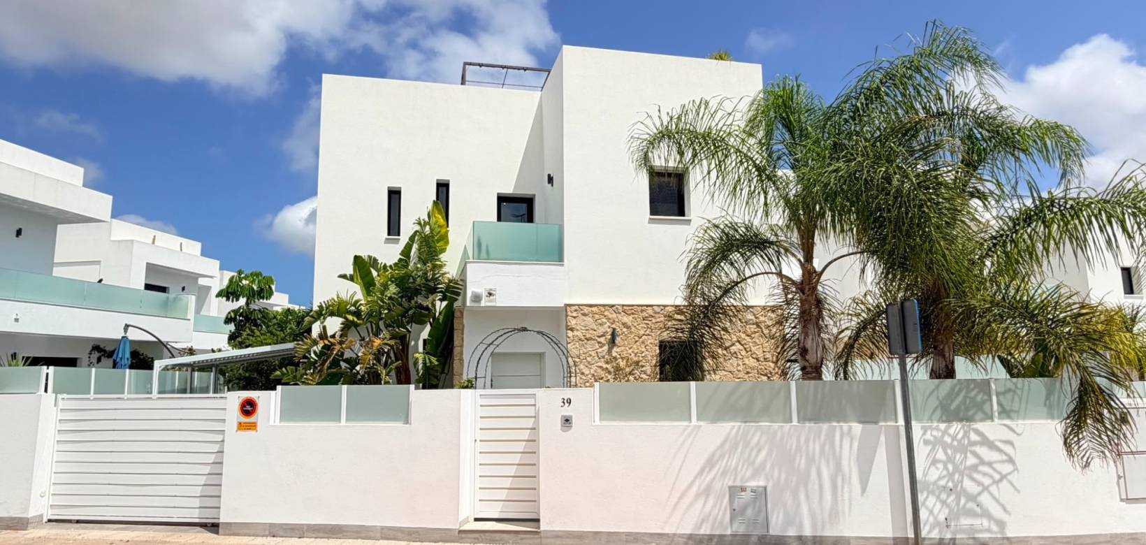 Resale - Villa - Los Montesinos - La Herrada
