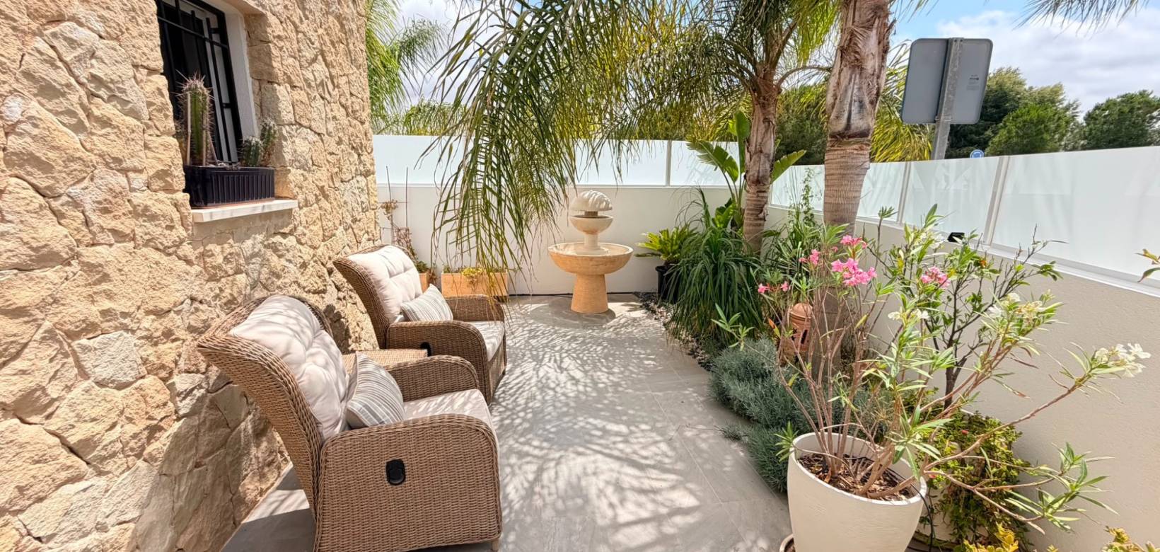 Resale - Villa - Los Montesinos - La Herrada