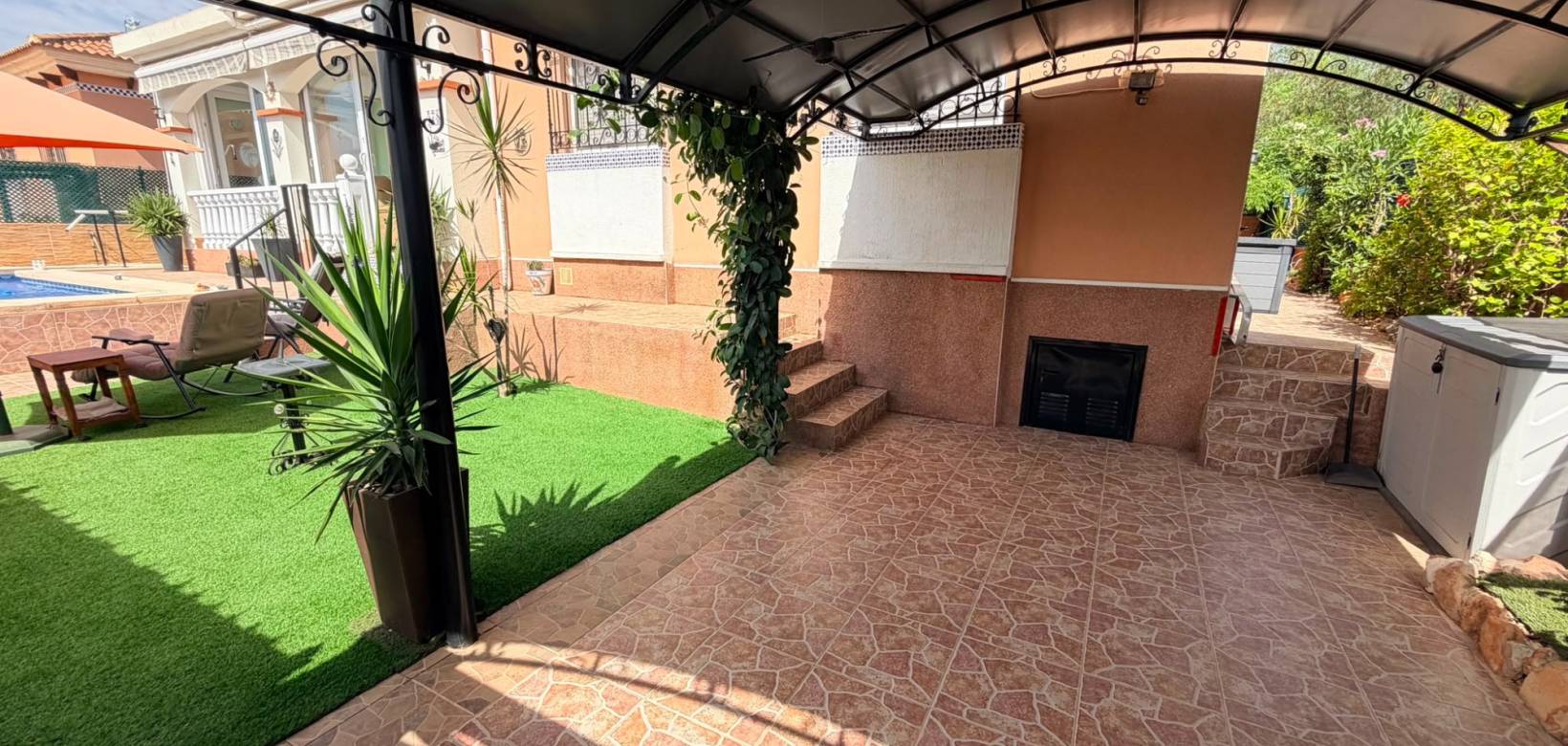 Resale - Villa - Los Montesinos - La Herrada