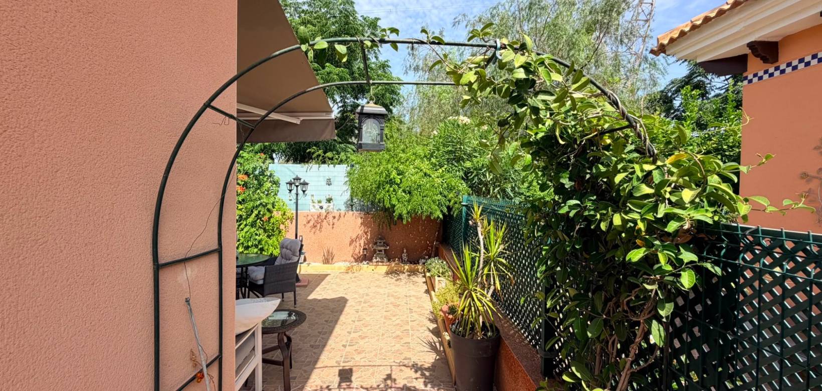 Resale - Villa - Los Montesinos - La Herrada