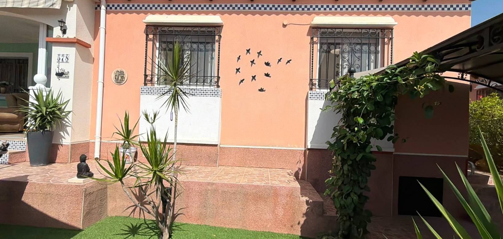 Resale - Villa - Los Montesinos - La Herrada