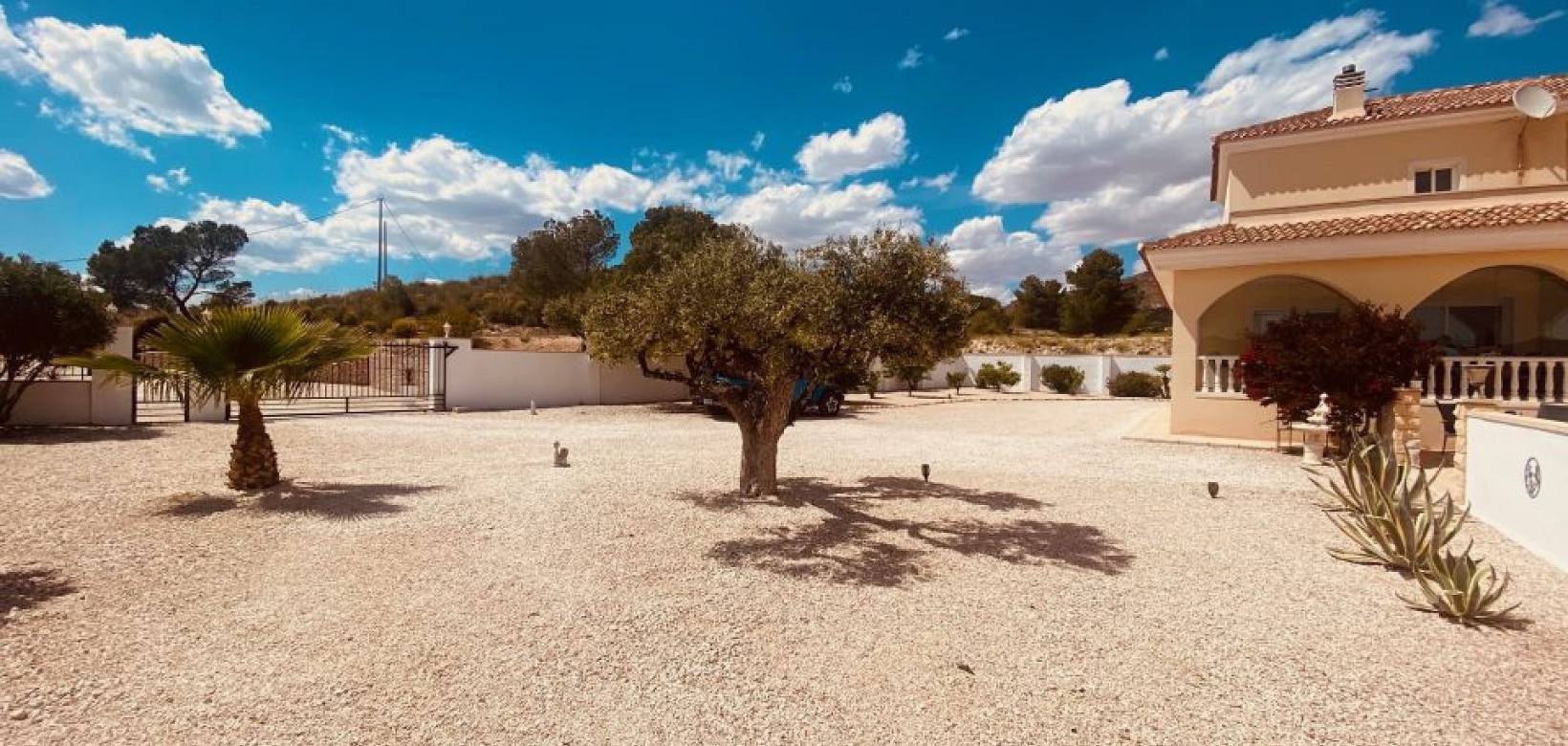 Resale - Villa - Macisvenda